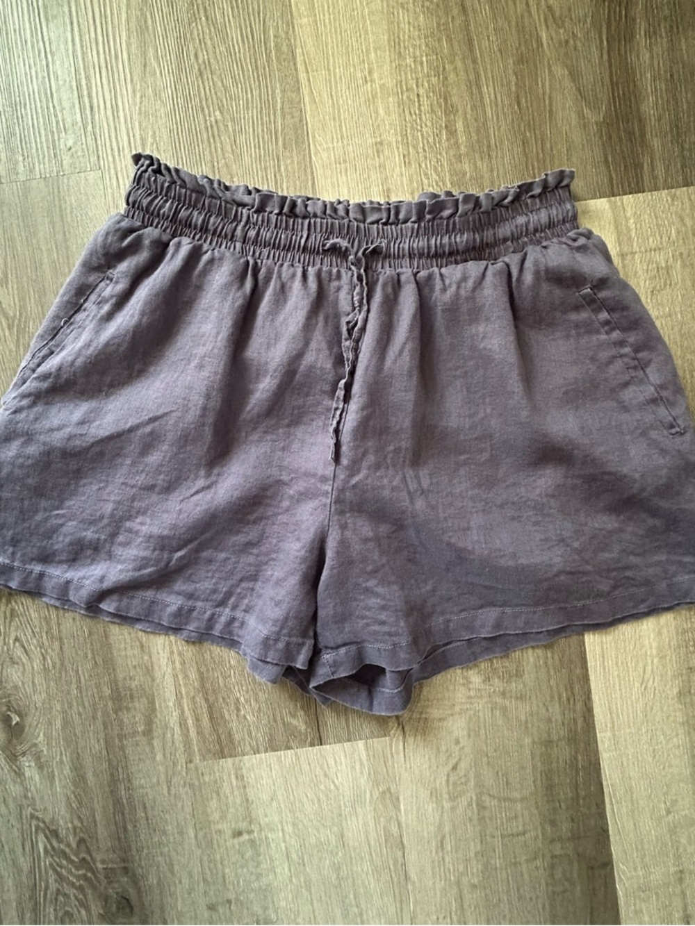 Women’s Gray 100% Linen Elastic Waist Shorts Size XL fits like a L